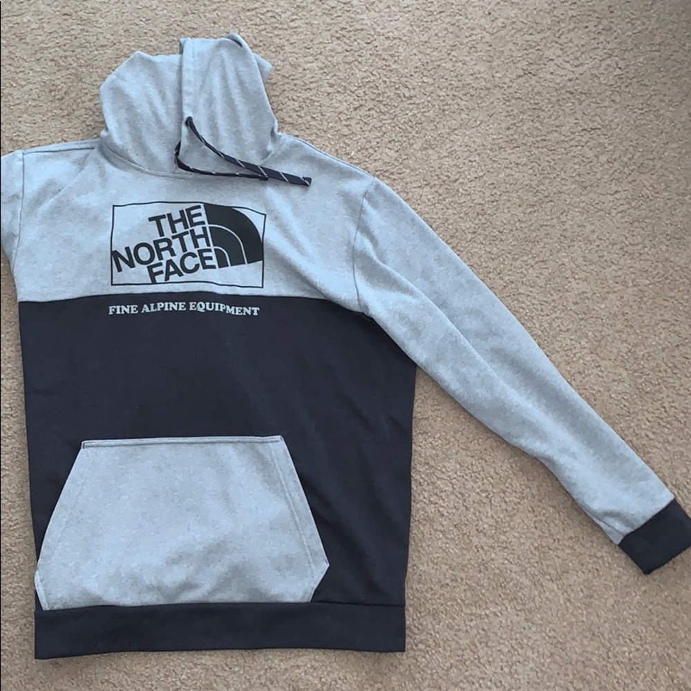 XXL Men’s North Face Hoodie
